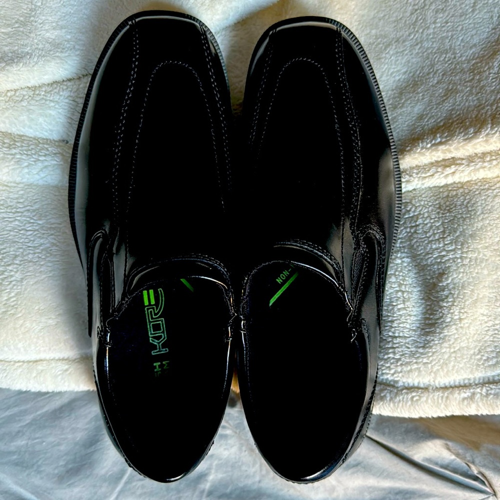 Worn once EXCELLENT condition boys Nunn Bush Kore loafers size 5 black shoes!